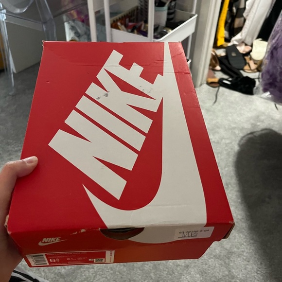 Nike, 6.5 youth , red huarache - Picture 2 of 3